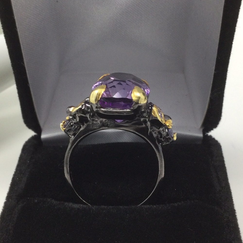 Magnificent Genuine Amethyst In A Fancy Faceted Cut - Picture 6 of 7